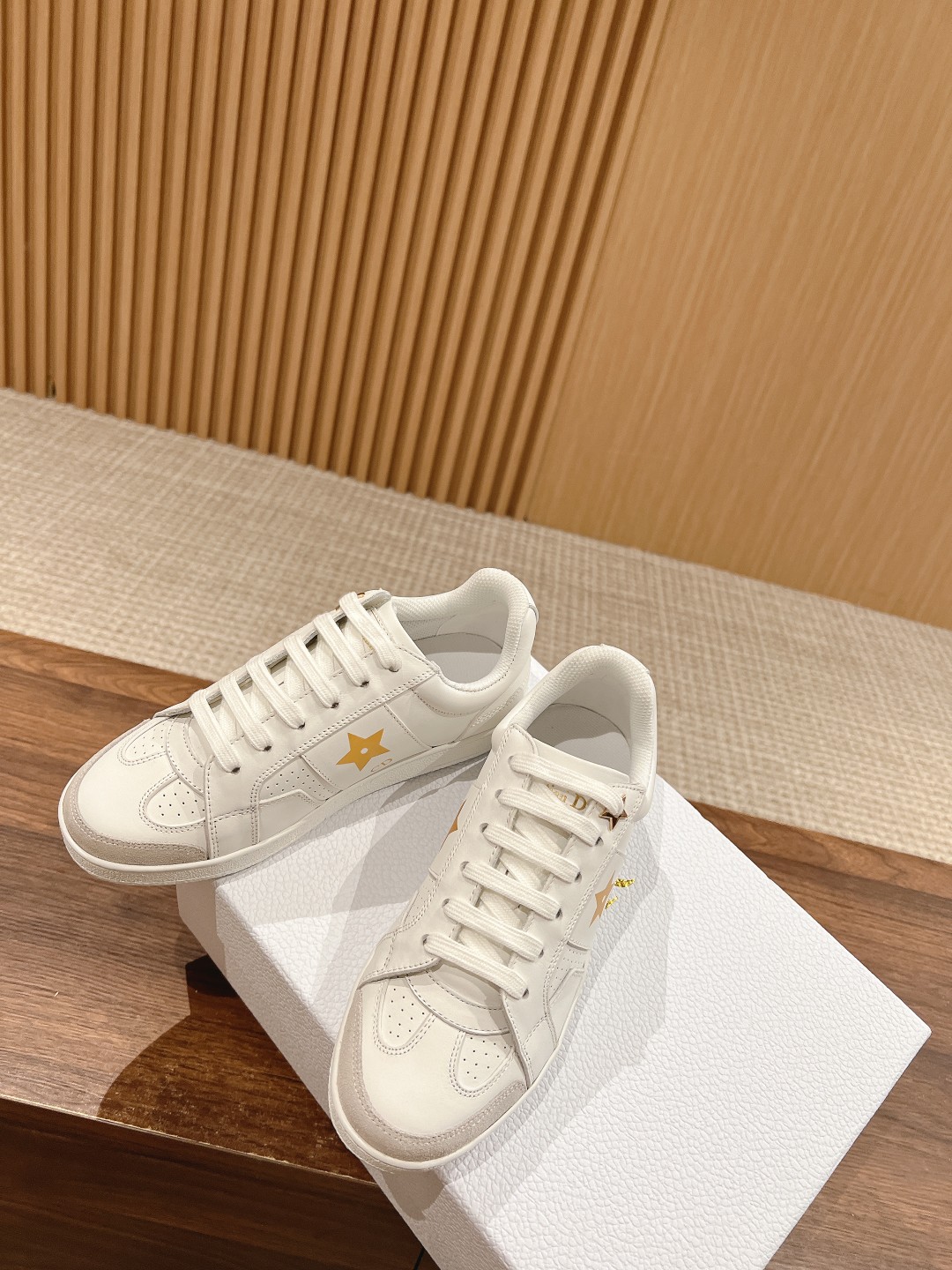 DIOR迪奧原單高仿鞋子一比一復刻女款運動鞋 真皮材質