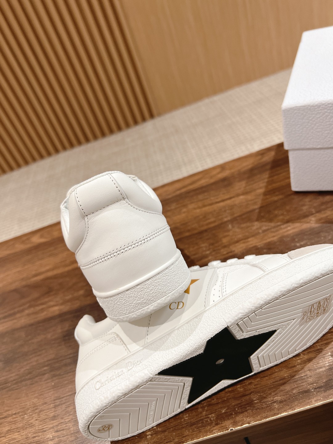 DIOR迪奧原單高仿鞋子一比一復刻女款運動鞋 真皮材質