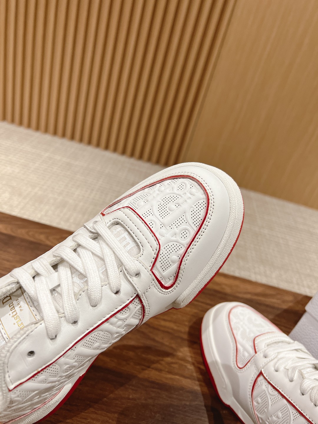 頂級原單女款小白色DIOR真皮鞋子 男女同款
