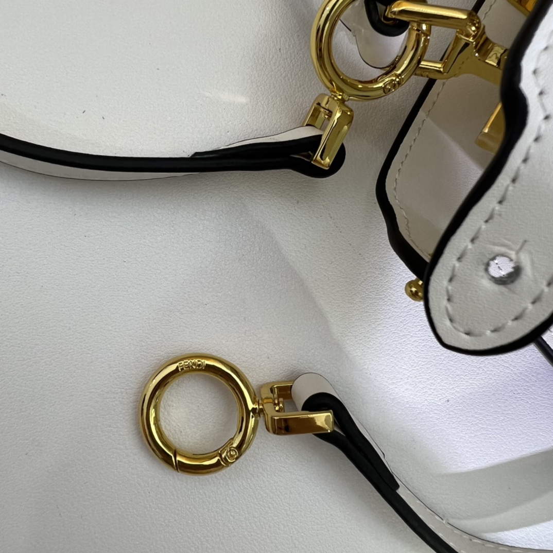 PeekaboolseeuPetite頂級高仿Fendi小貓包 白色