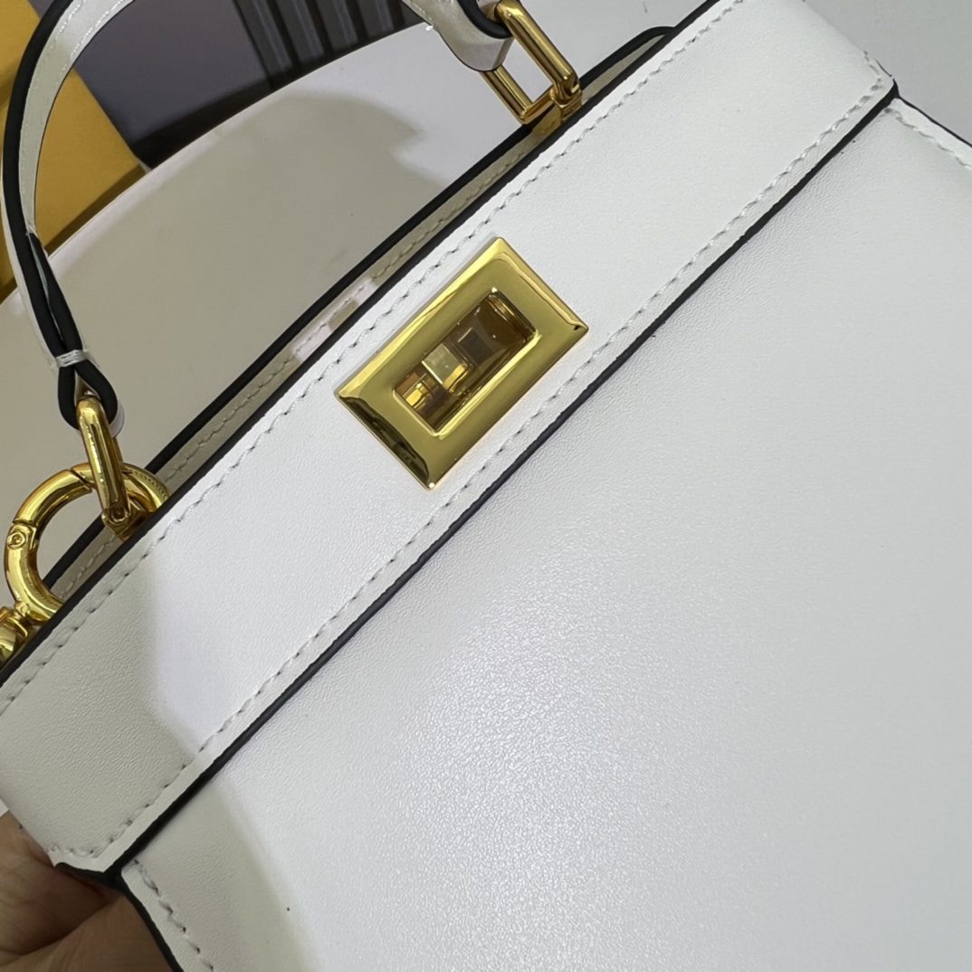 PeekaboolseeuPetite頂級高仿Fendi小貓包 白色