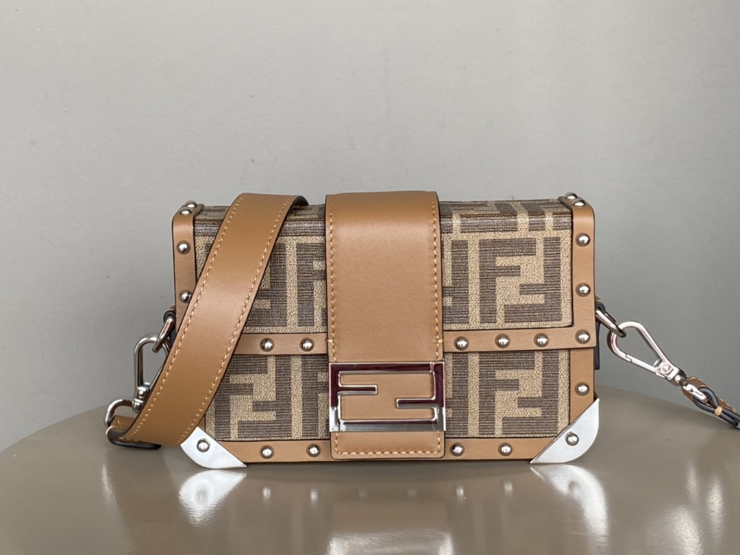 Fendi高仿精品包包BaguetteTrunkmini法棍包