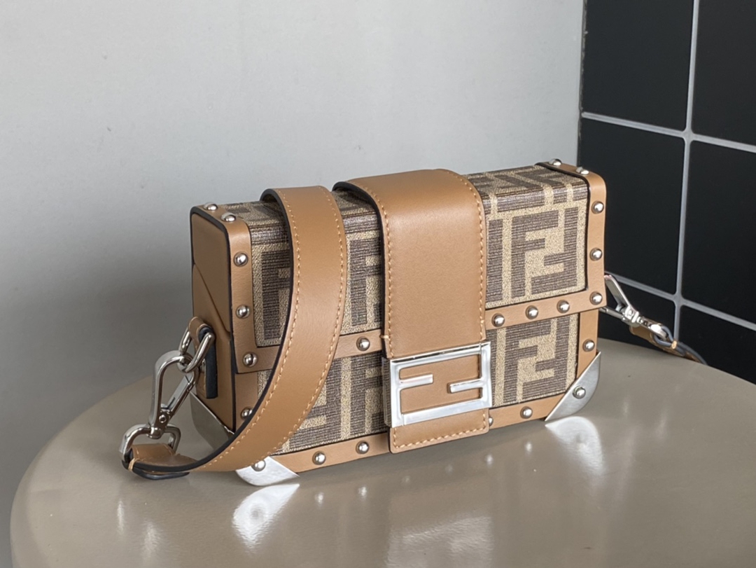 Fendi高仿精品包包BaguetteTrunkmini法棍包