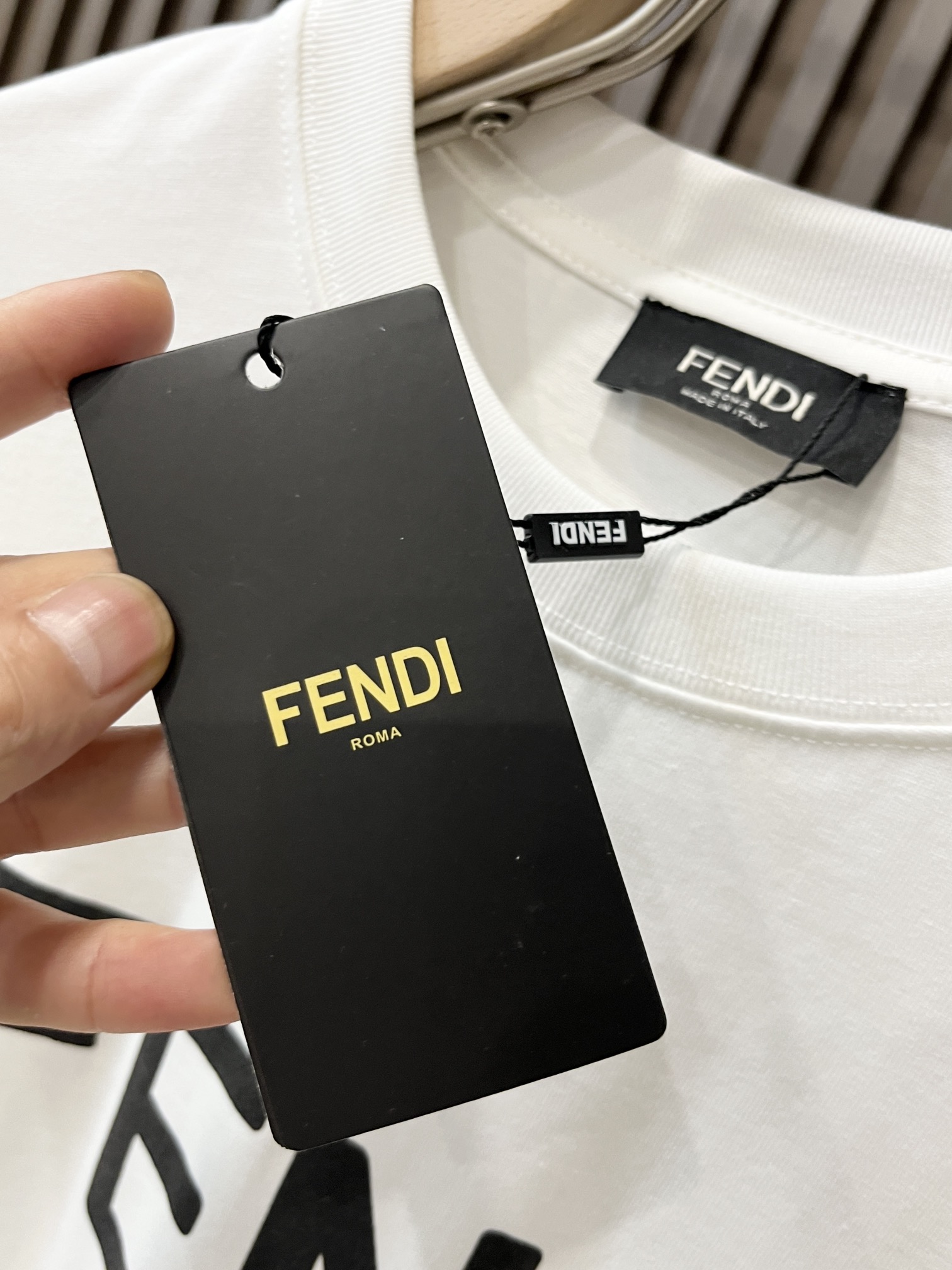 頂級A貨專櫃同步芬迪Fendi胸前logo圖案時尚潮流短袖T恤