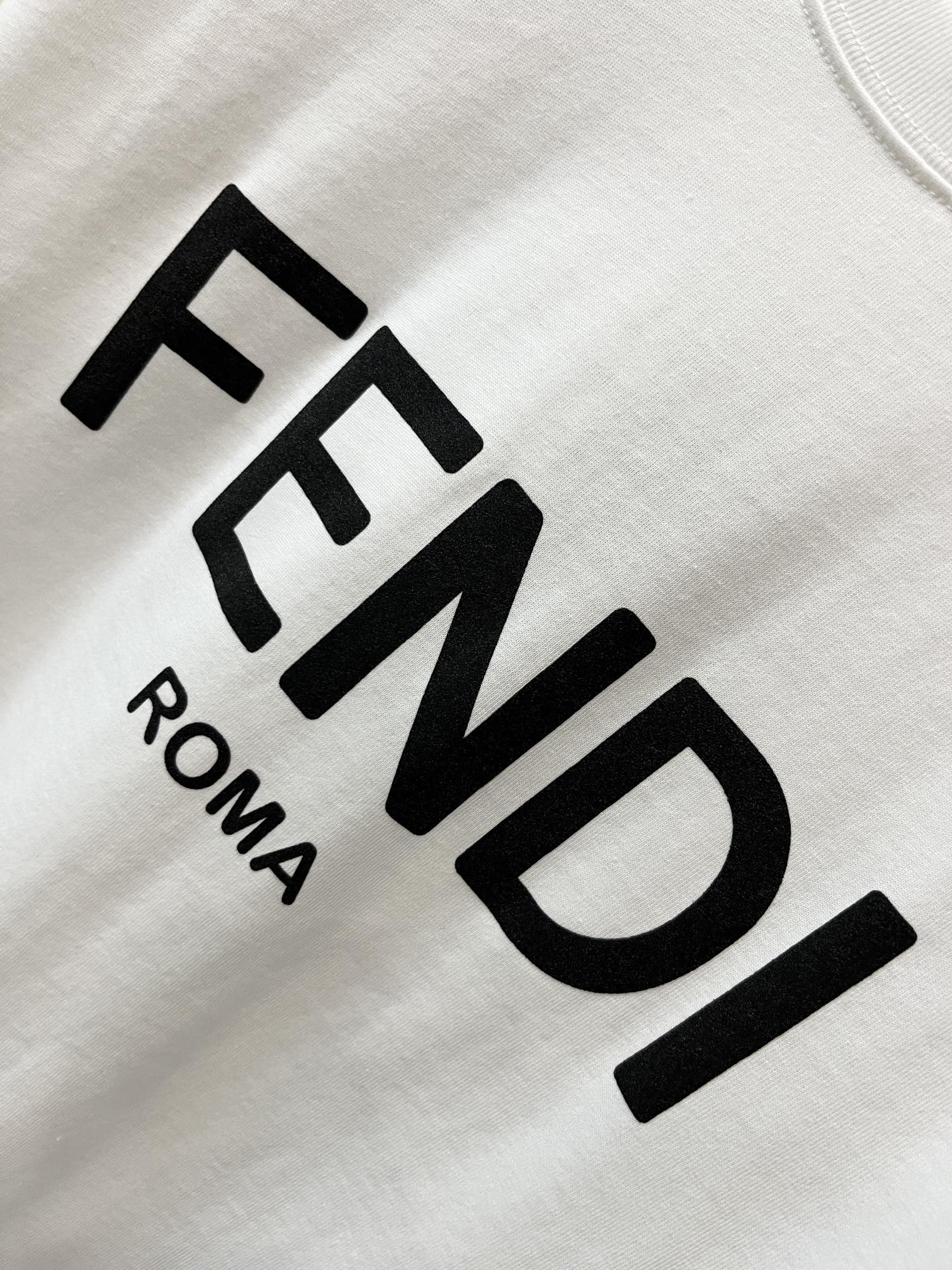 頂級A貨專櫃同步芬迪Fendi胸前logo圖案時尚潮流短袖T恤