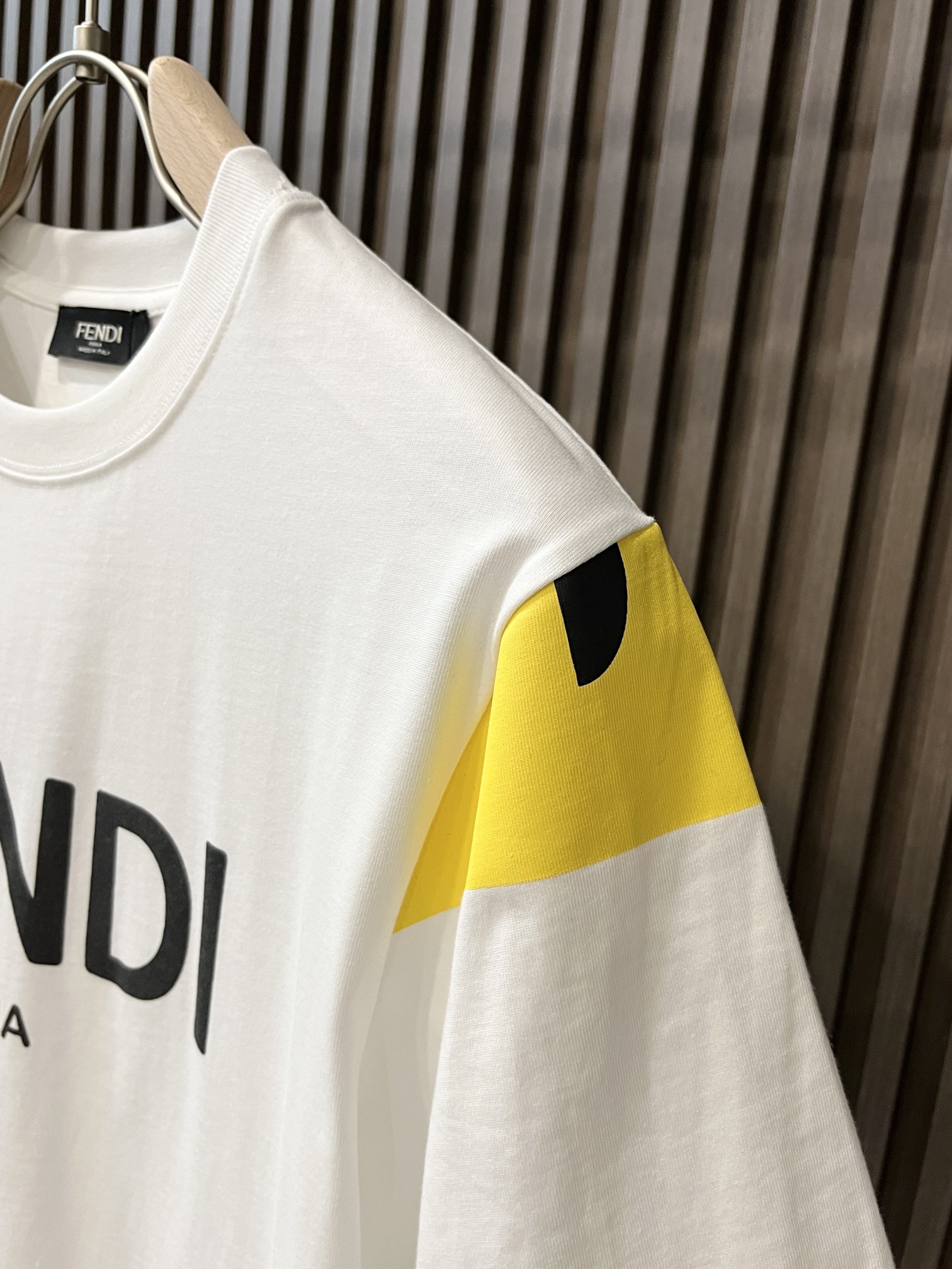 頂級A貨專櫃同步芬迪Fendi胸前logo圖案時尚潮流短袖T恤
