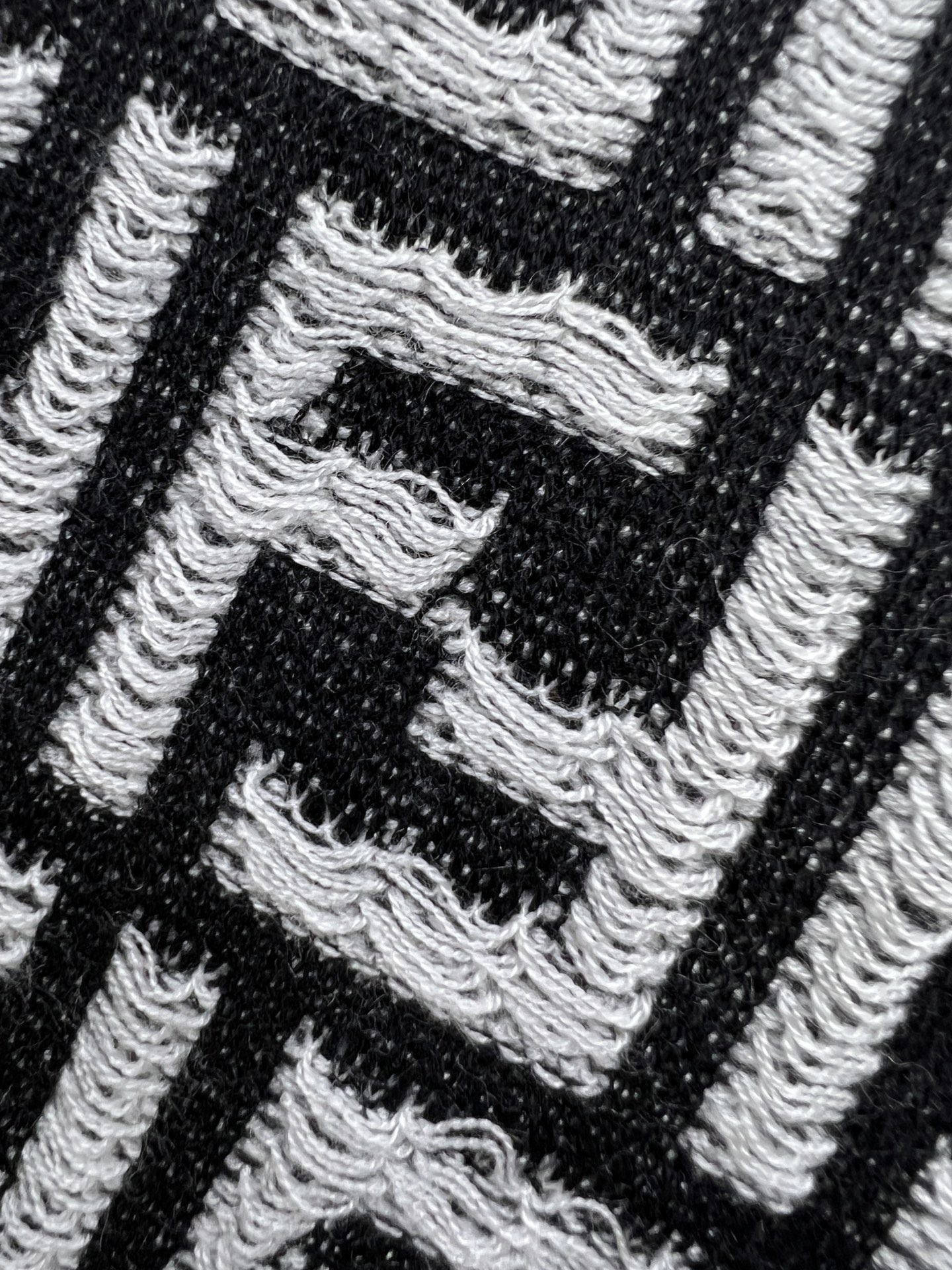 Fendi高仿衣服羊毛針織短袖T恤 非常牛的lFFlogo刺繡