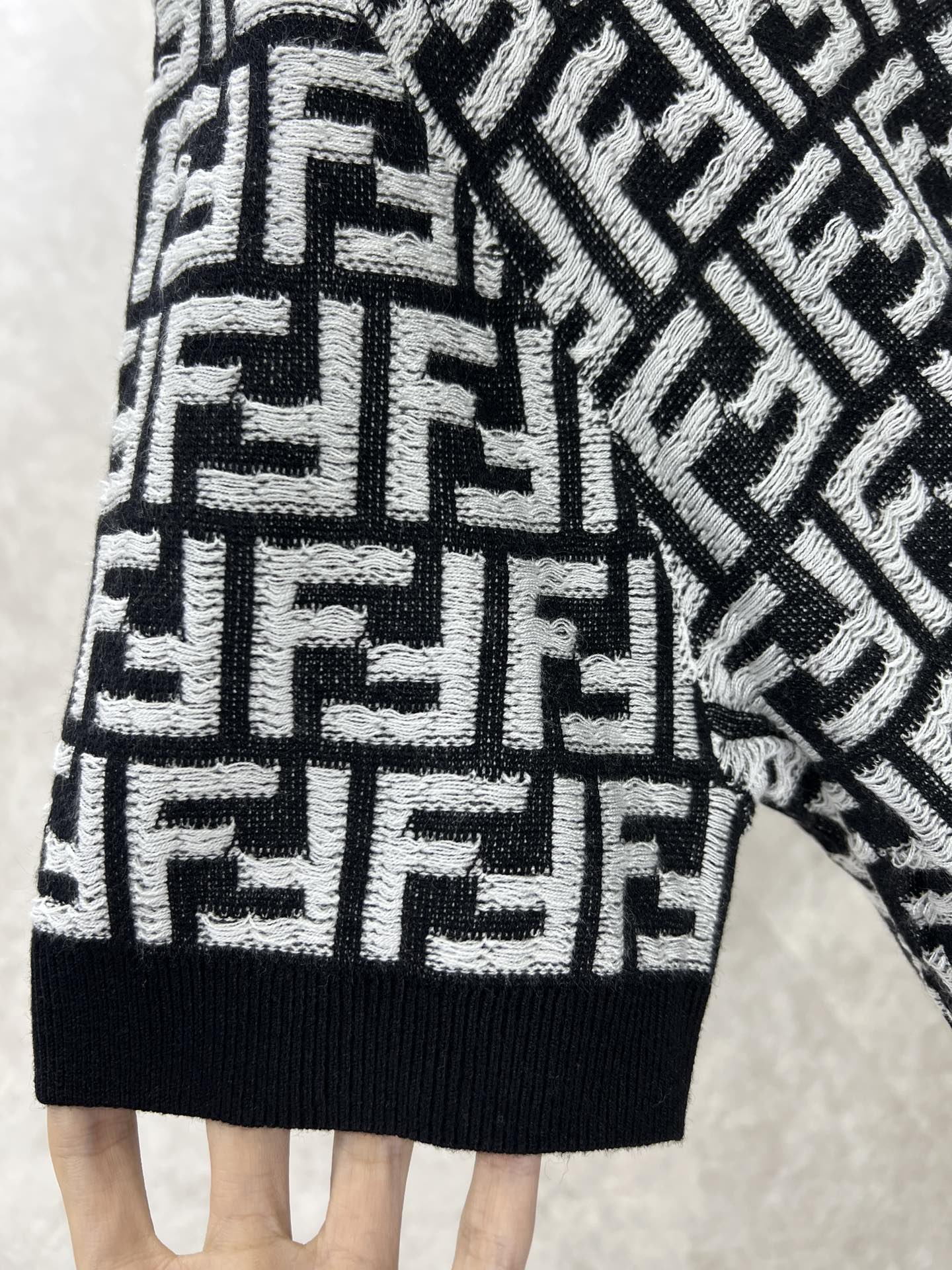 Fendi高仿衣服羊毛針織短袖T恤 非常牛的lFFlogo刺繡