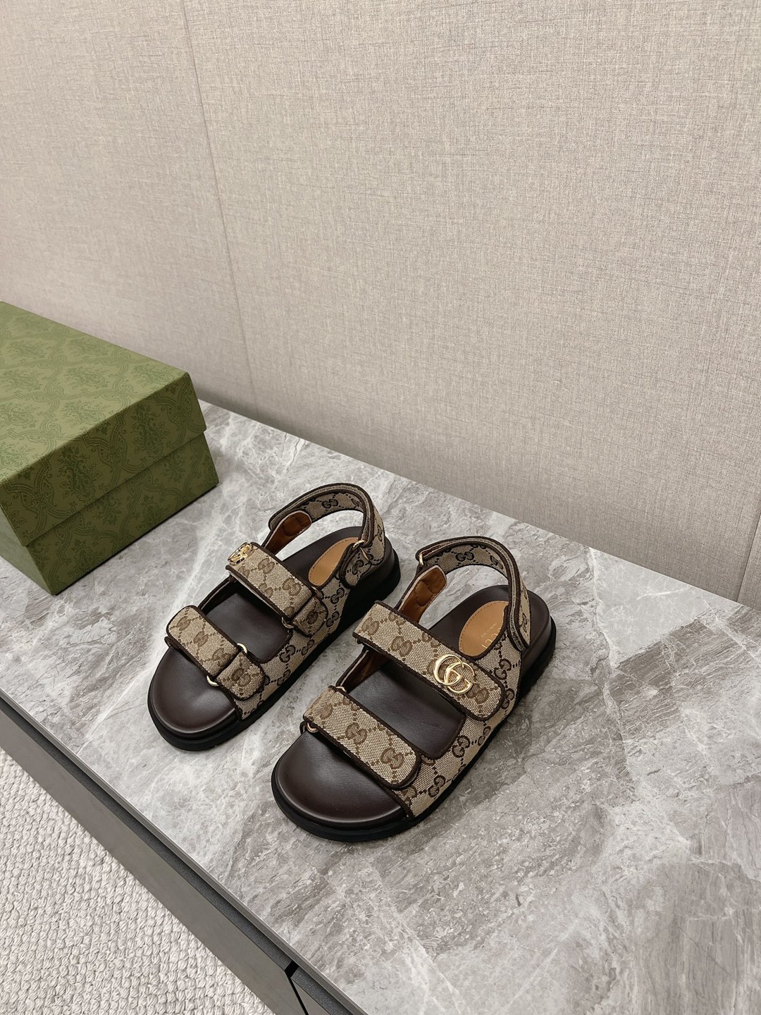頂級高仿Gucci情侶沙灘鞋 涼鞋 精美設計 咖啡色
