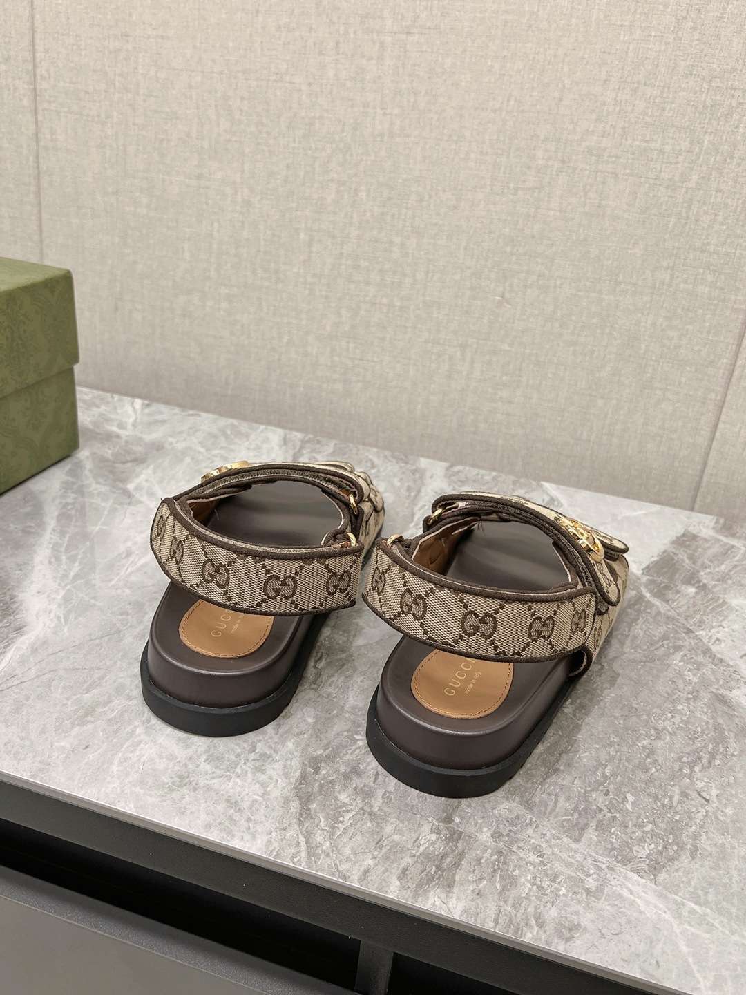 頂級高仿Gucci情侶沙灘鞋 涼鞋 精美設計 咖啡色