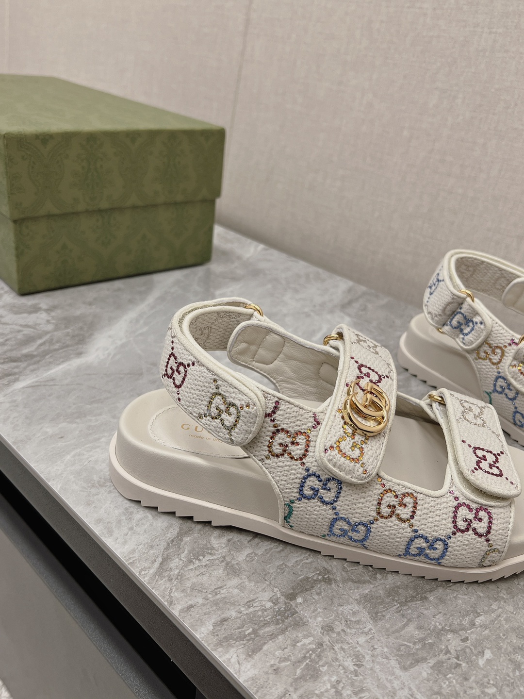 經典情侶款 Gucci高仿涼鞋 米黃色