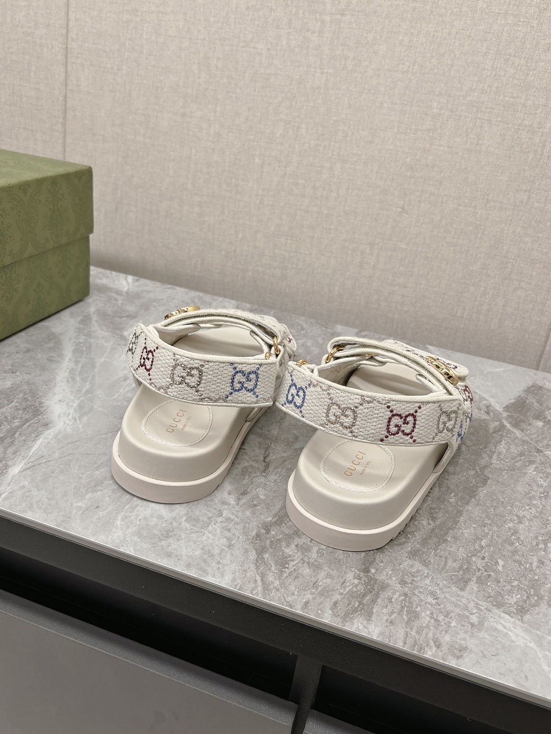經典情侶款 Gucci高仿涼鞋 米黃色