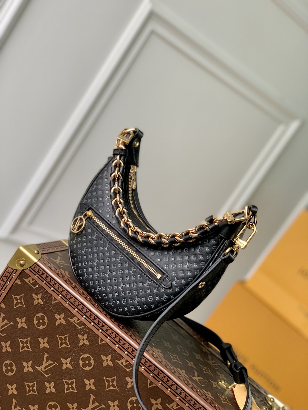 M22591黑色獨特造型 Monogram 花紋 LV精品A貨包包