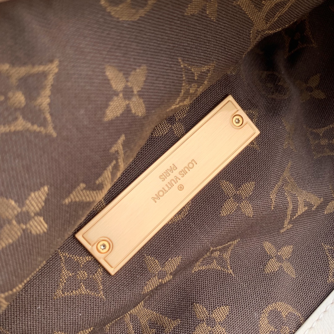 Dauphine Soft M25050Louis Vuitton 中號手袋高仿包包