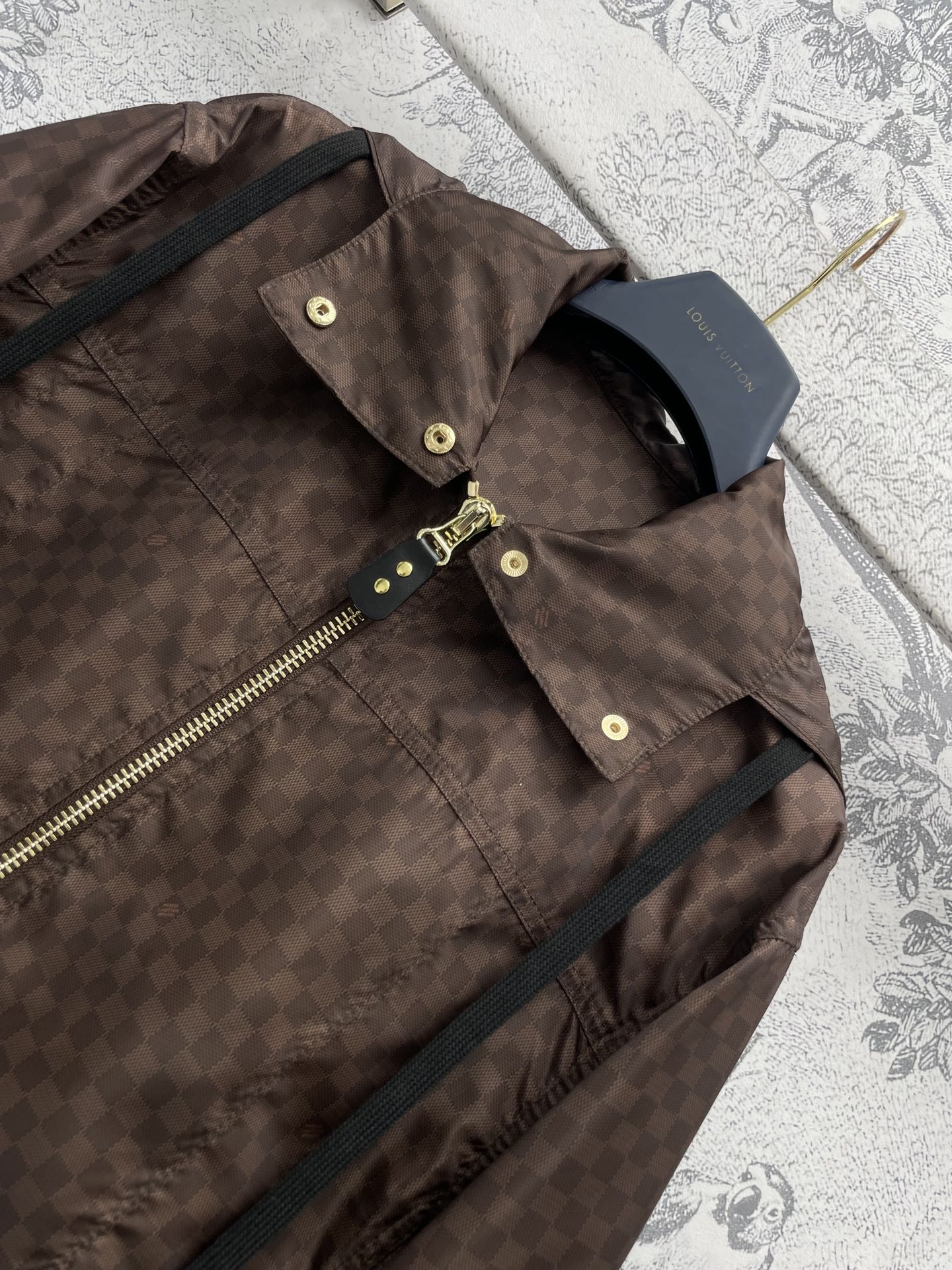 路易威登高仿LV盤棋格連帽薄款外套防曬服男女同款