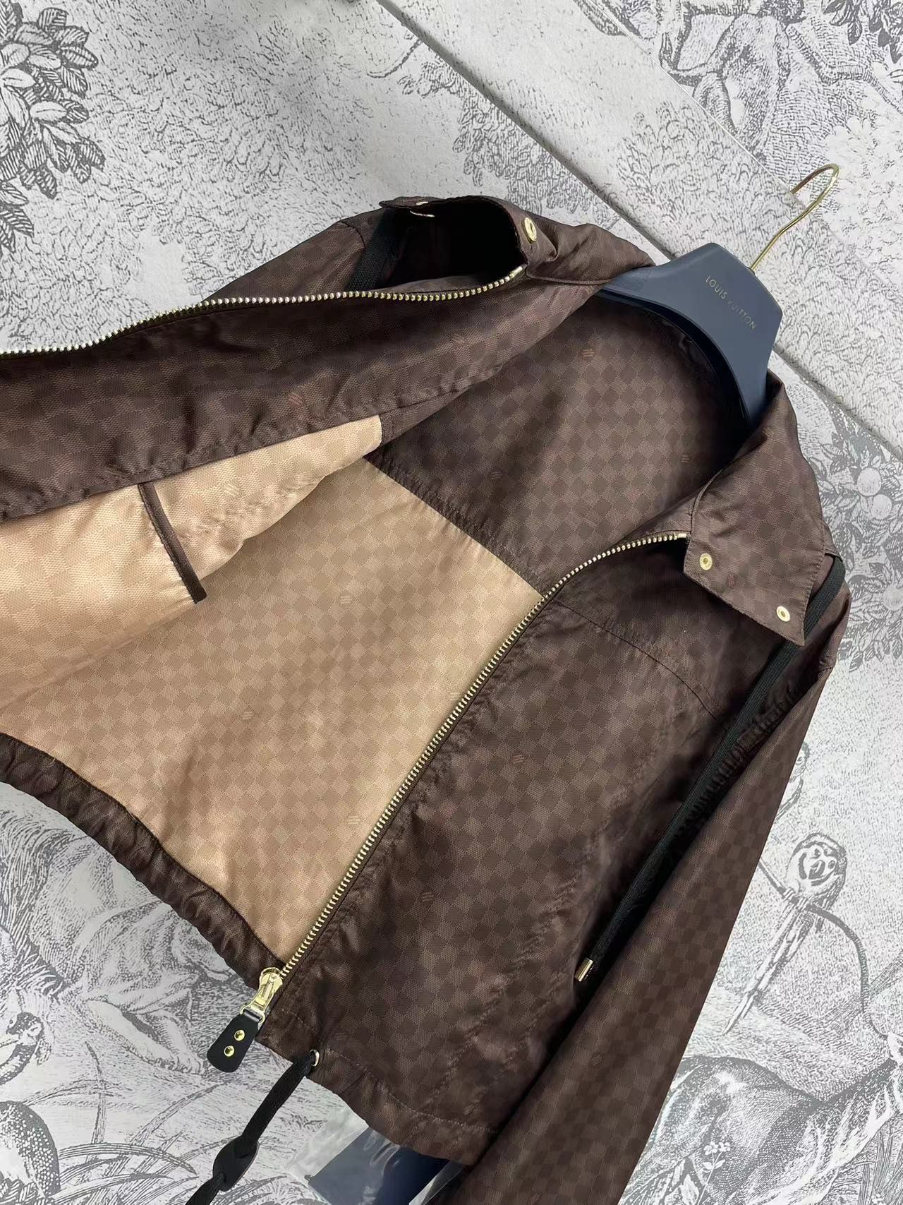 路易威登高仿LV盤棋格連帽薄款外套防曬服男女同款