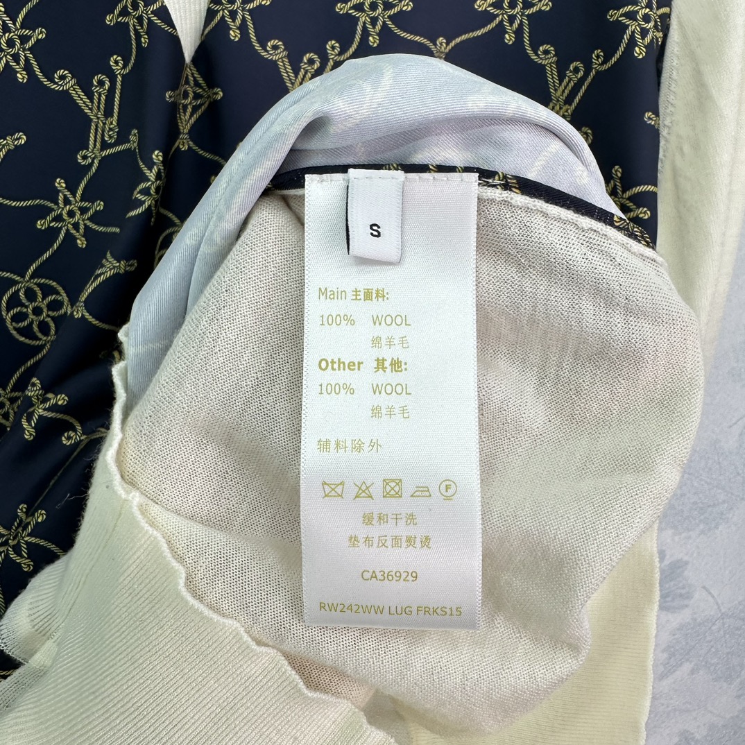 Louis Vuitton高仿針織字母圓領針織衫 慢慢的工藝刺繡