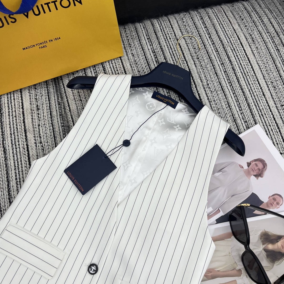 高仿路易威登衣服春夏系列女款無袖馬甲時尚背心