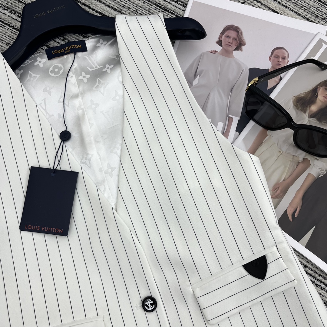 高仿路易威登衣服春夏系列女款無袖馬甲時尚背心