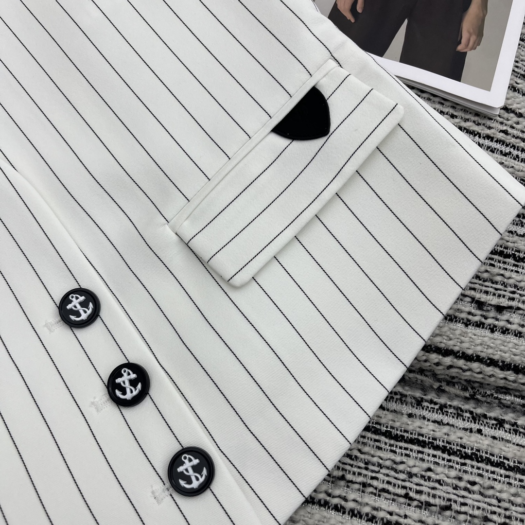 高仿路易威登衣服春夏系列女款無袖馬甲時尚背心