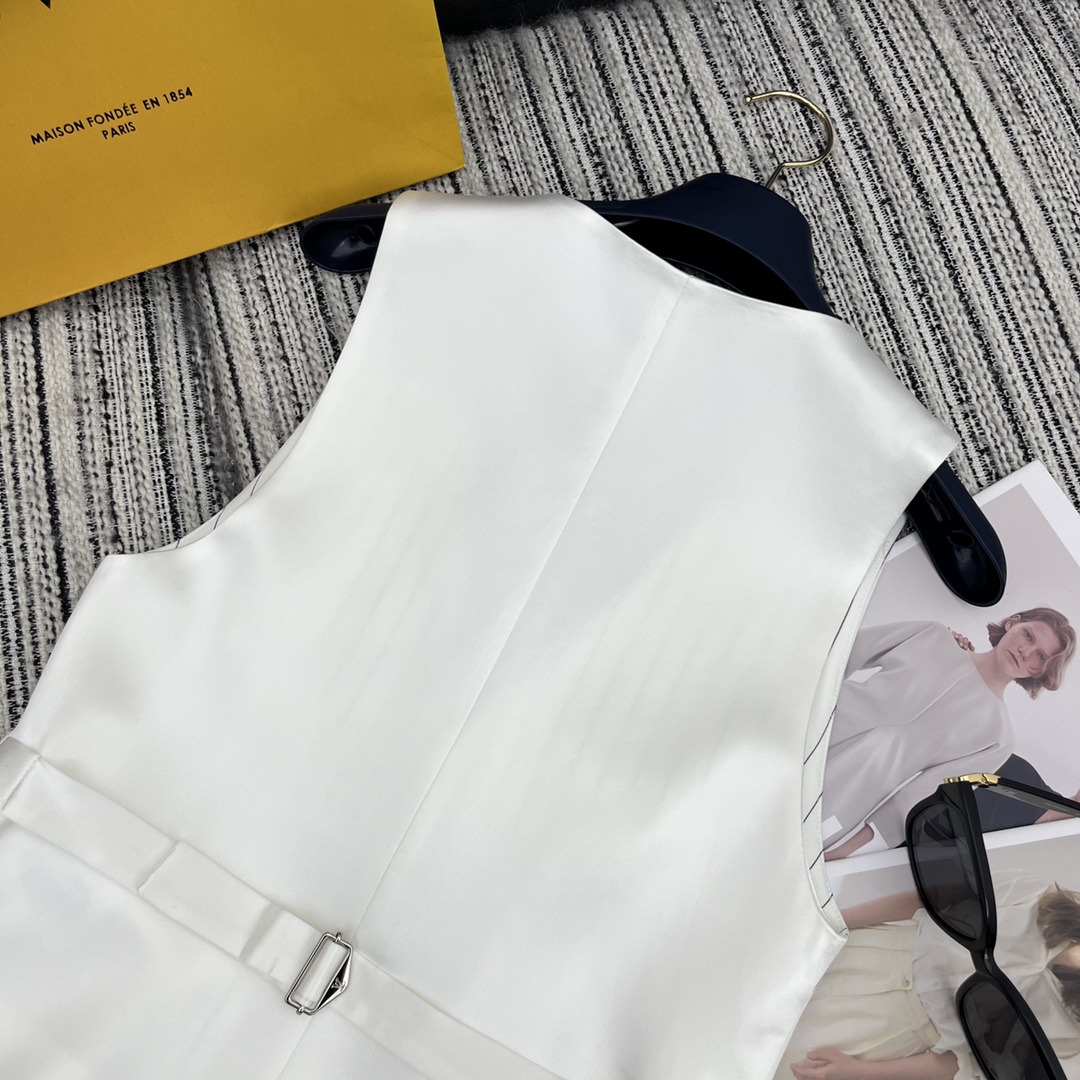 高仿路易威登衣服春夏系列女款無袖馬甲時尚背心