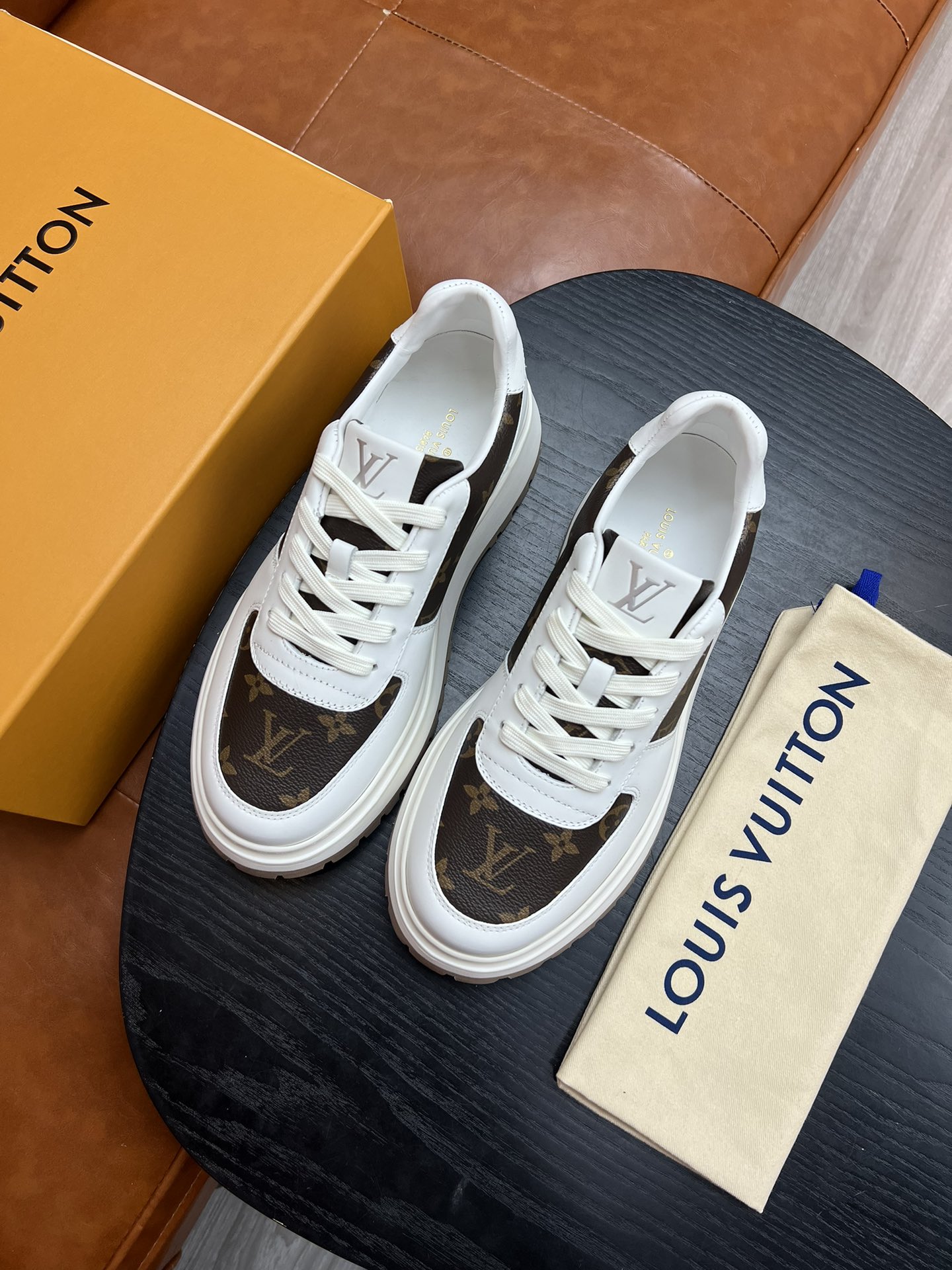Louis Vuitton 專櫃同步高仿莆田鞋運動休閒鞋