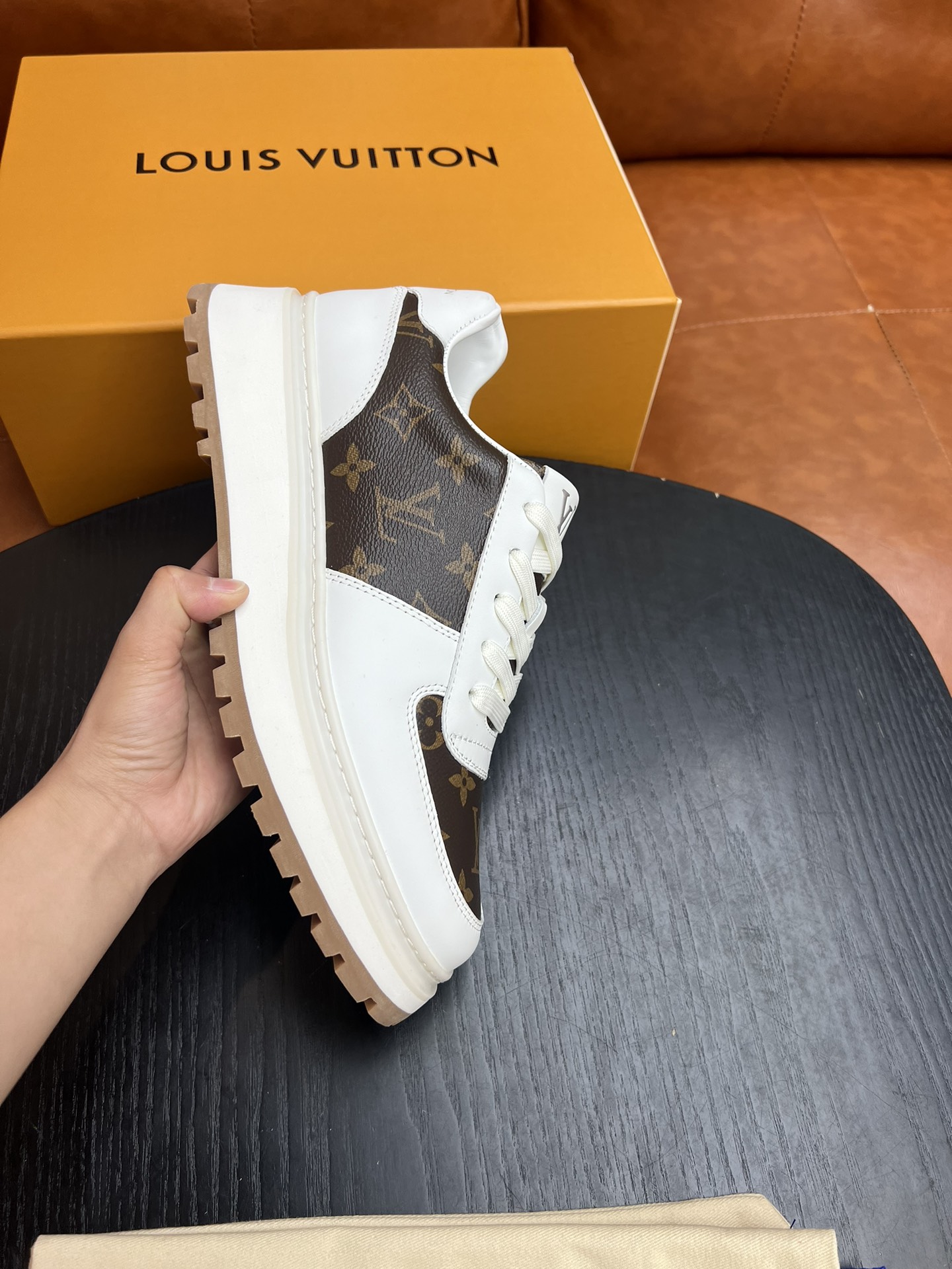 Louis Vuitton 專櫃同步高仿莆田鞋運動休閒鞋