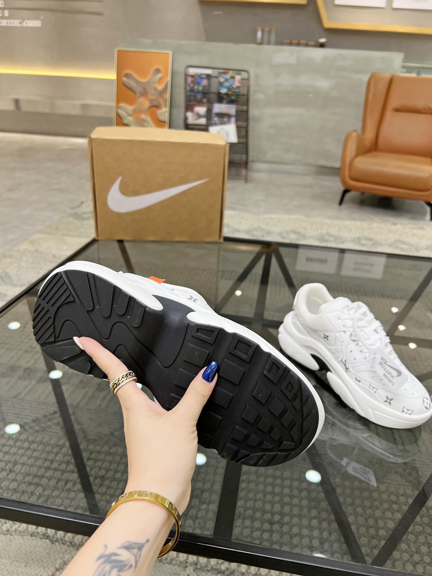代購奢侈品高仿LV牛皮材質運動休閒鞋 白色