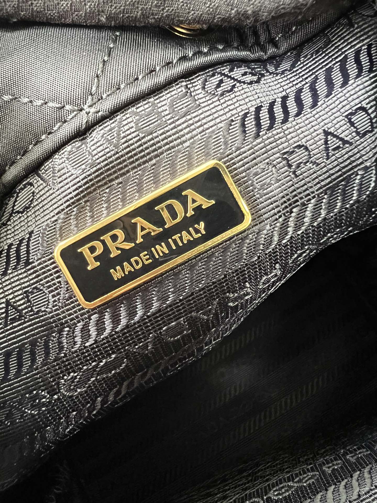 1比1複刻普拉達包包 Prada Re-Edition 1995 Chaîne Re-Nylon 肩背袋 黑色