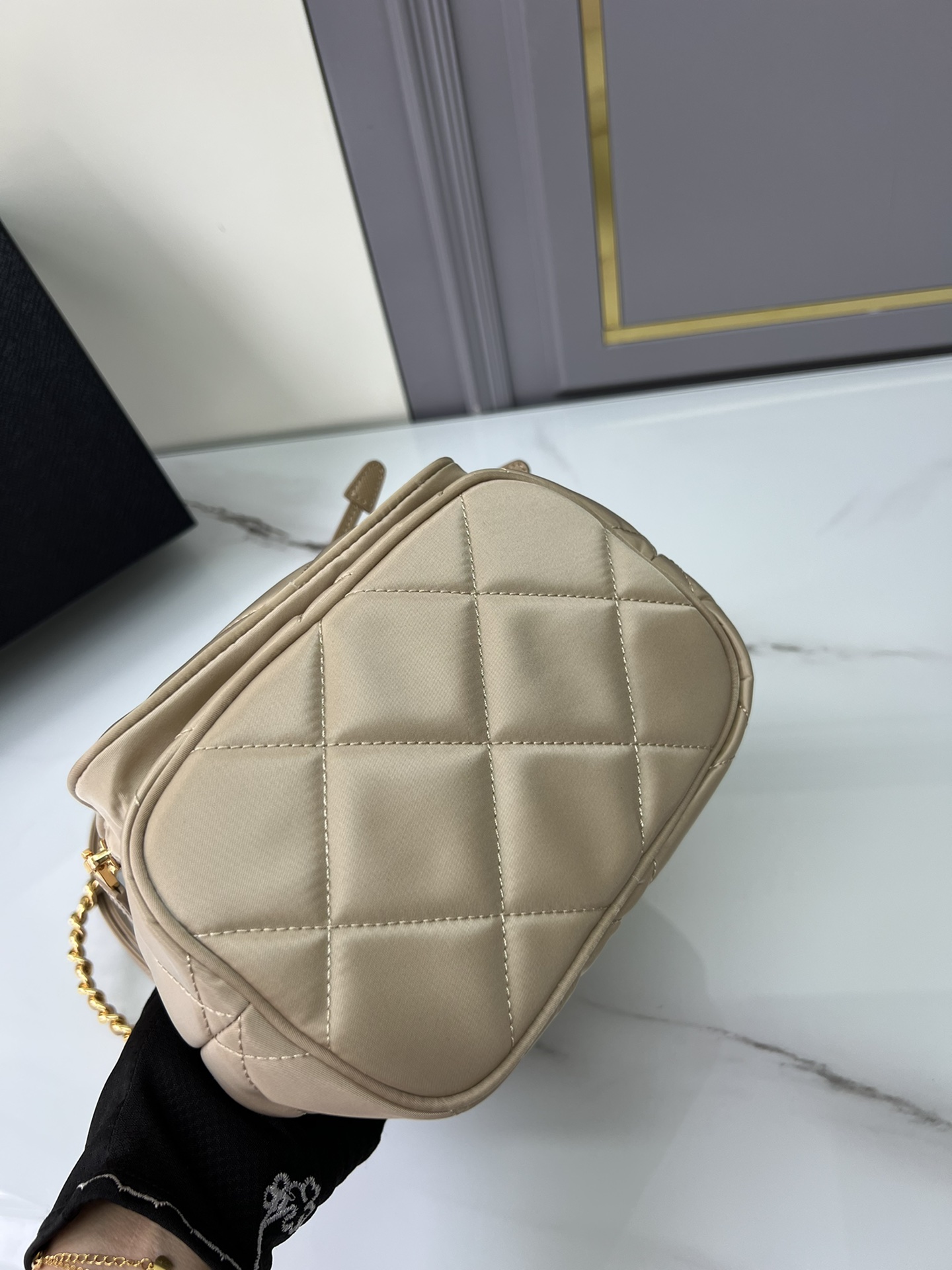 1比1複刻普拉達包包 Prada Re-Edition 1995 Chaîne Re-Nylon 肩背袋 棕色