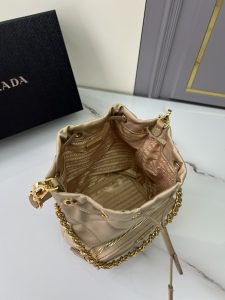 1比1複刻普拉達包包 Prada Re-Edition 1995 Chaîne Re-Nylon 肩背袋 棕色