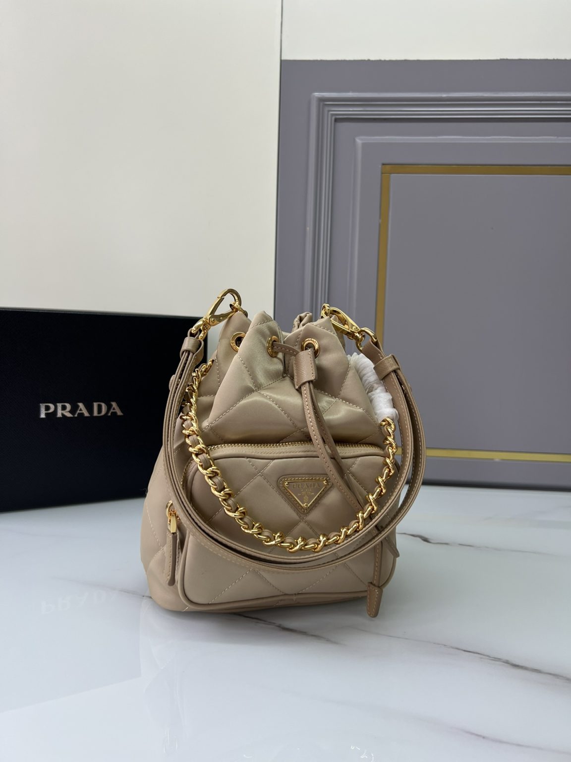 1比1複刻普拉達包包 Prada Re-Edition 1995 Chaîne Re-Nylon 肩背袋 棕色