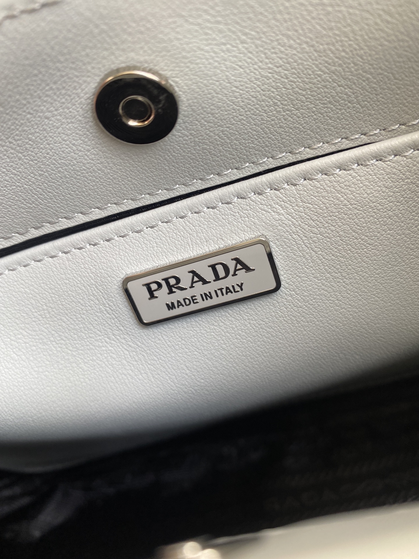 原單普拉達包包 Prada Cleo拋光皮革掛肩袋腋下包 白色