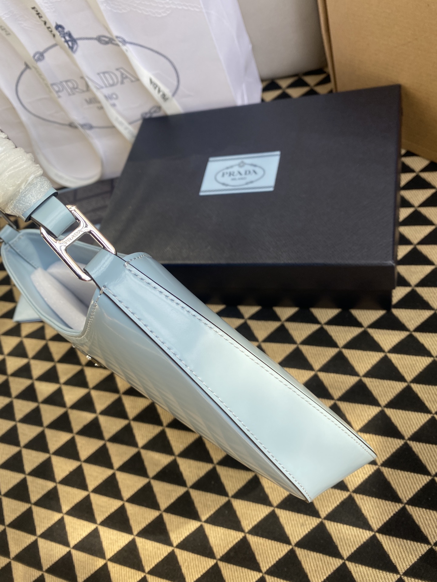 原單普拉達包包 Prada Cleo拋光皮革掛肩袋腋下包 淺藍