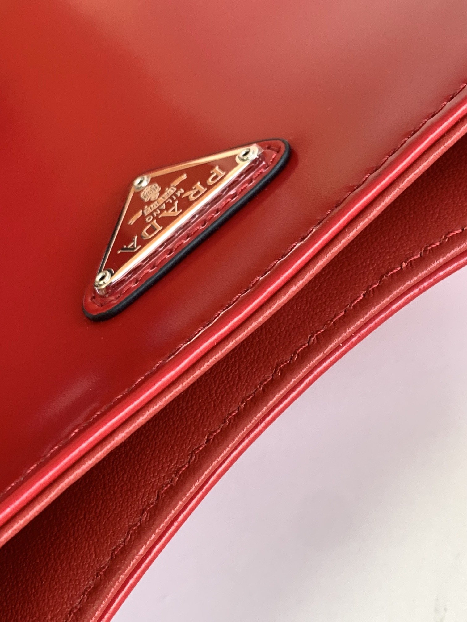 原單普拉達包包 Prada Cleo拋光皮革掛肩袋腋下包 紅色