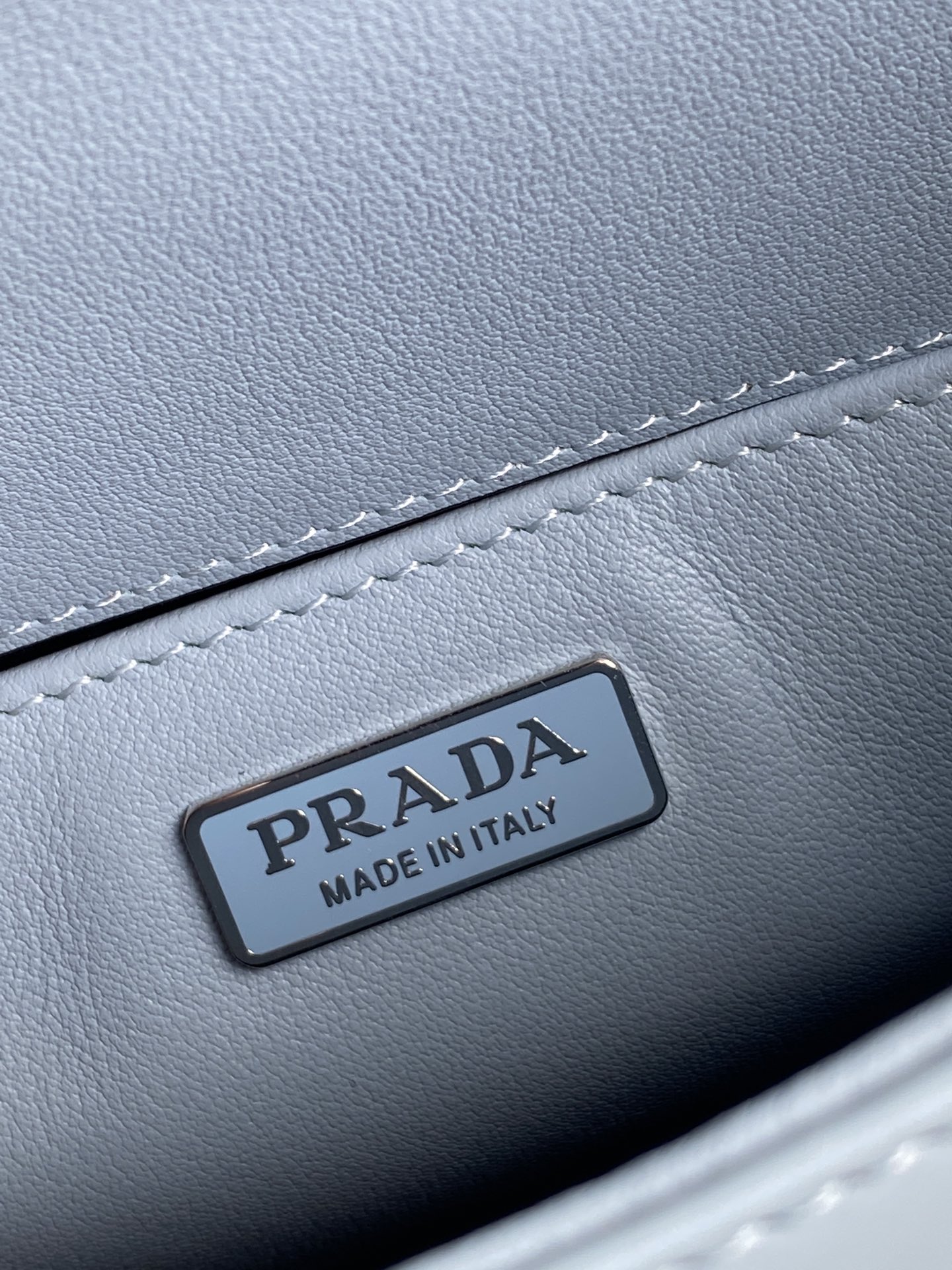 高仿原單普拉達包包 Prada Cleo 亮面皮革單肩包 腋下包 淺藍