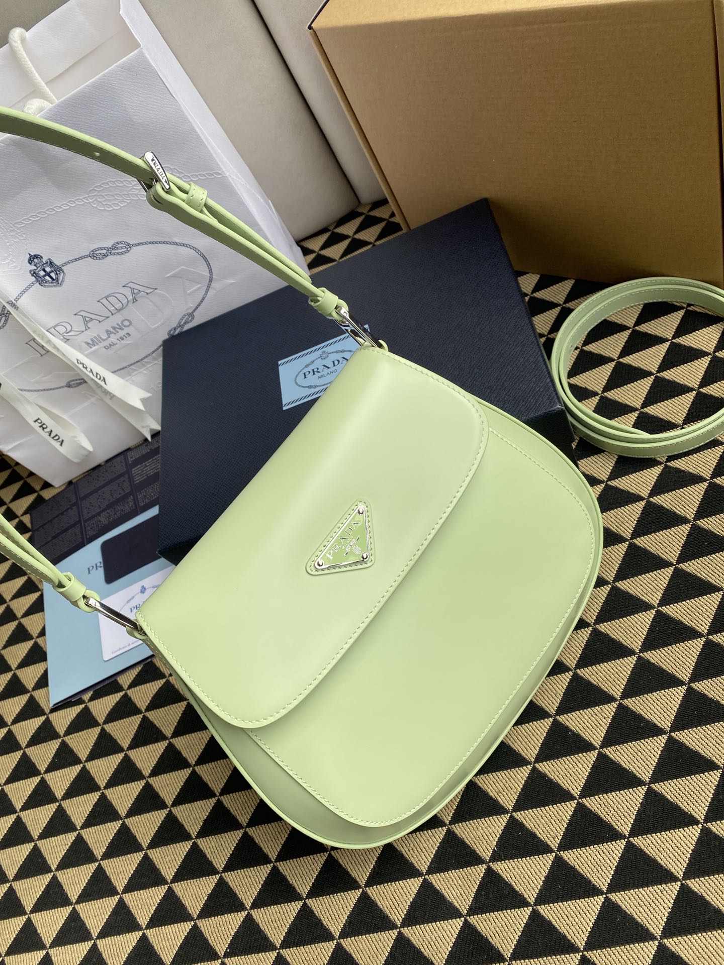 高仿原單普拉達包包 Prada Cleo 亮面皮革單肩包 腋下包 緑色