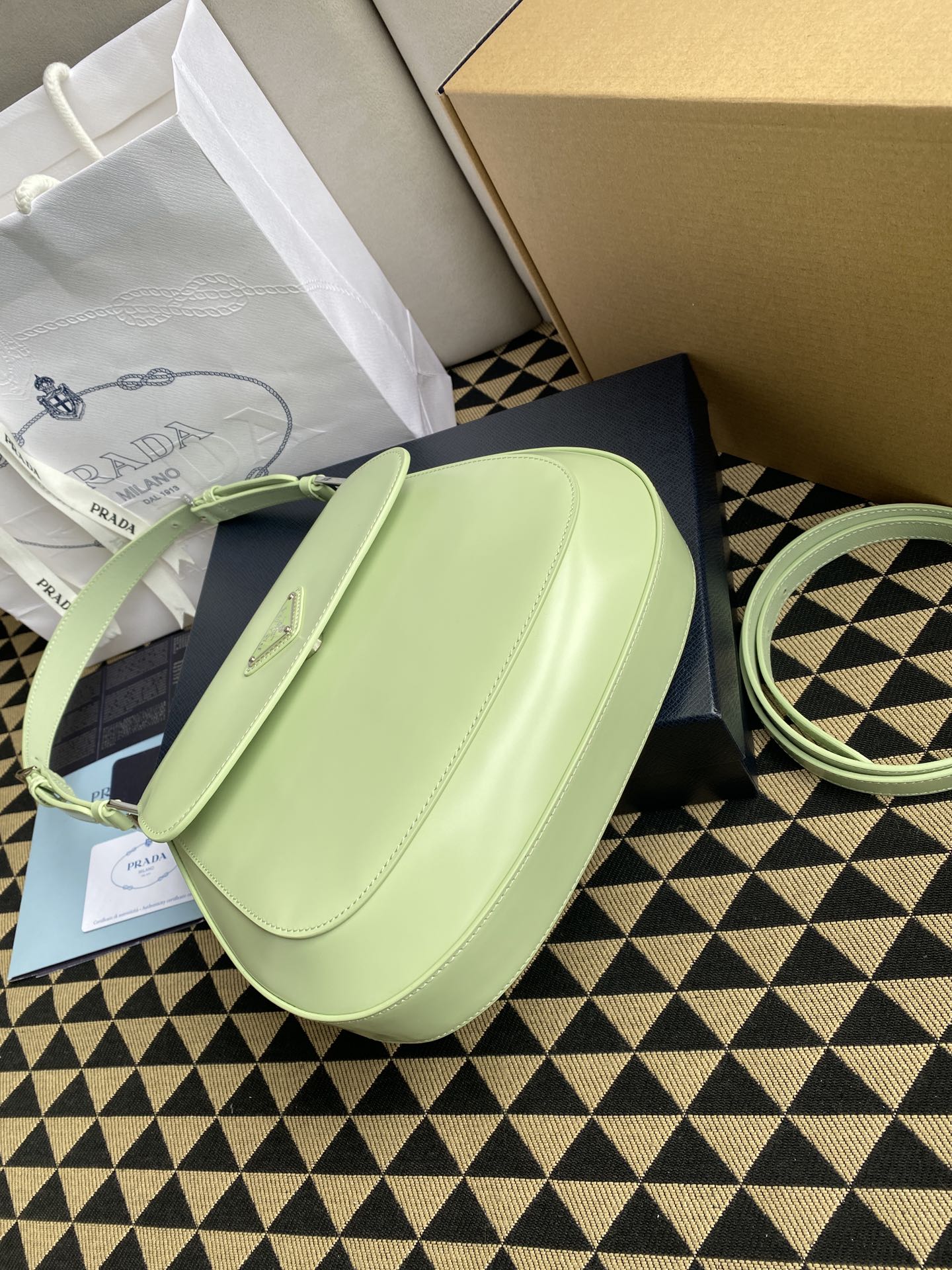 高仿原單普拉達包包 Prada Cleo 亮面皮革單肩包 腋下包 緑色