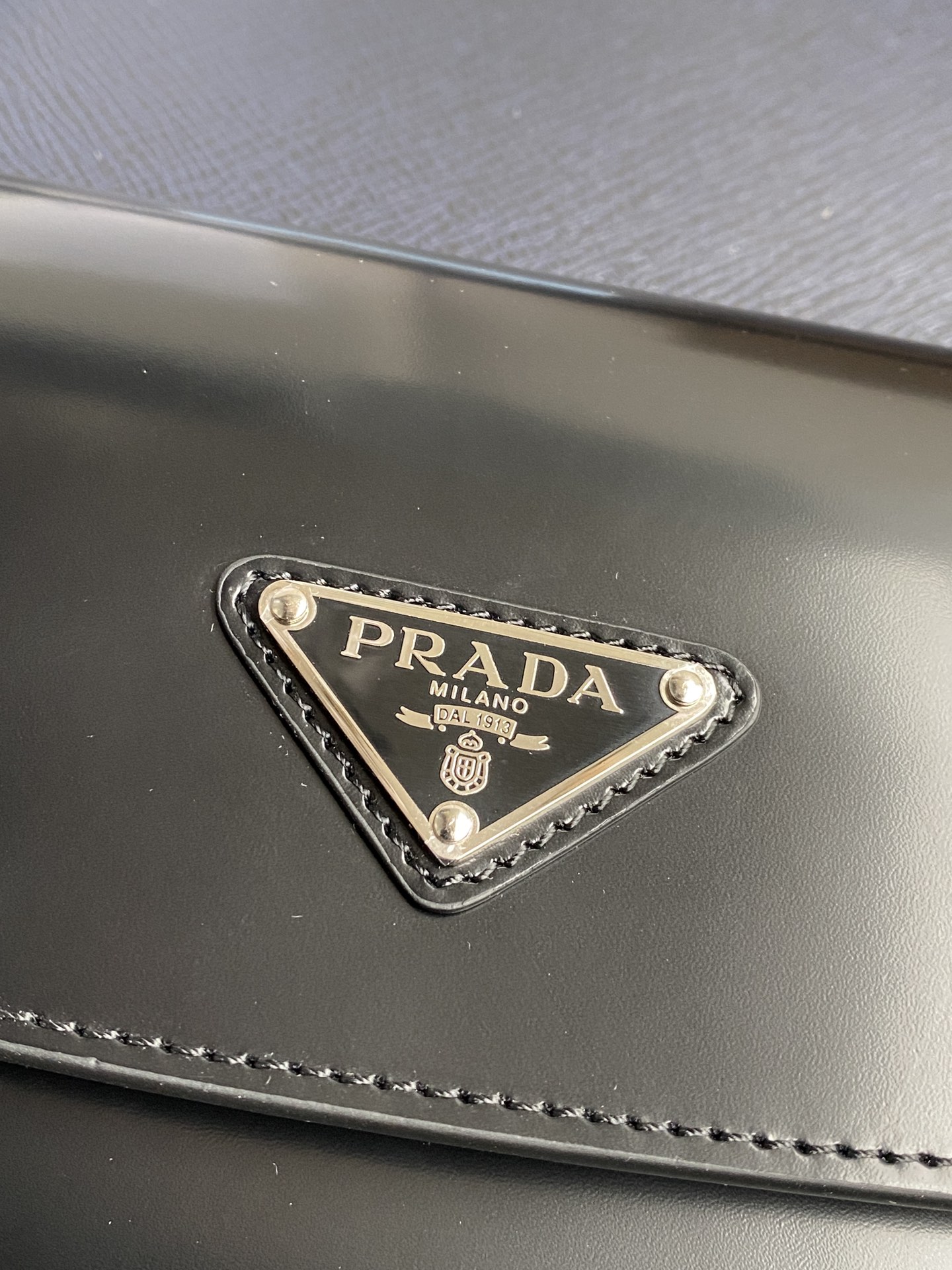 高仿原單普拉達包包 Prada Cleo 亮面皮革單肩包 腋下包 黑色