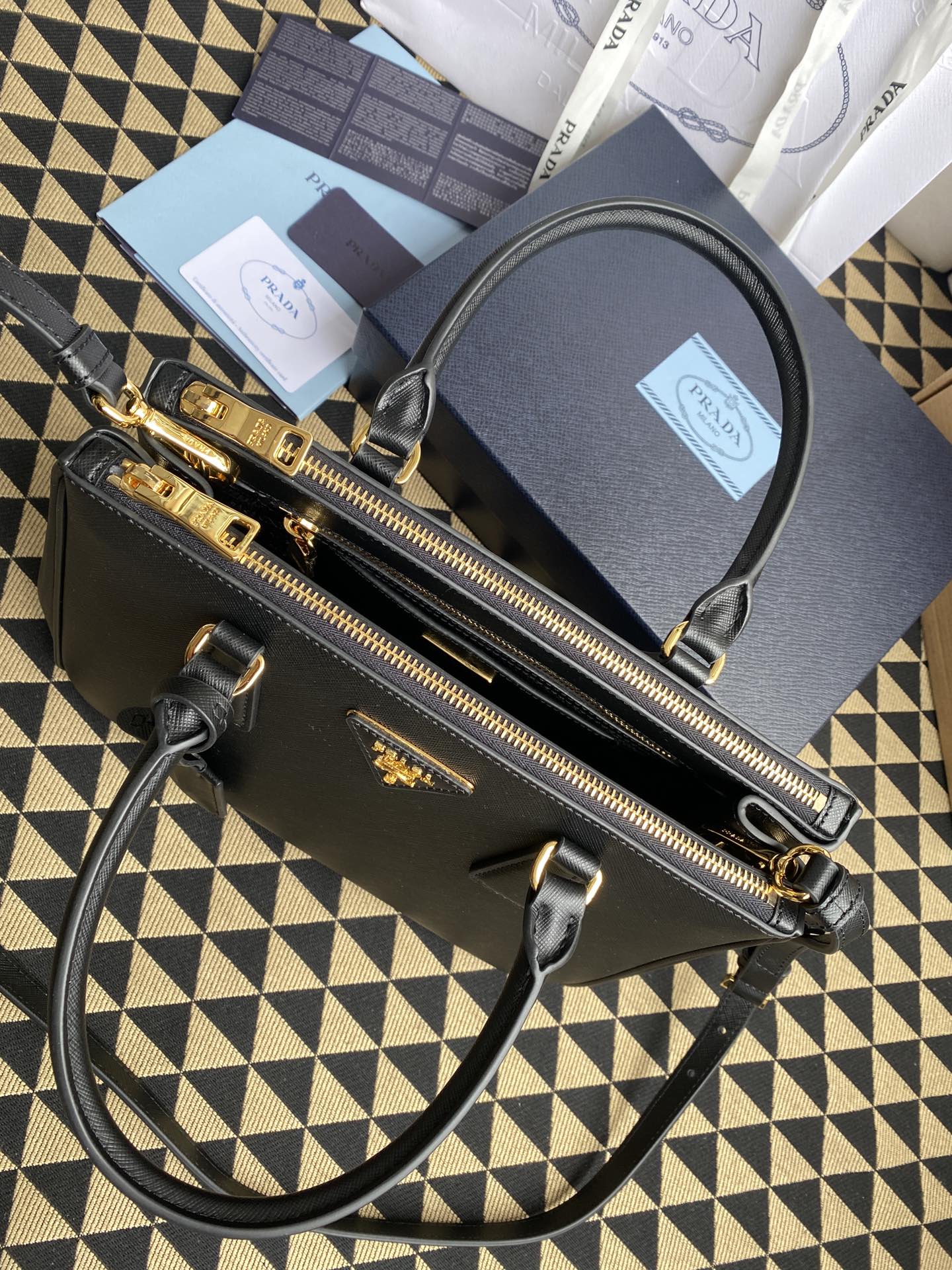 複刻普拉達包包 中號Prada Galleria Saffiano皮革手袋 殺手包 黑色