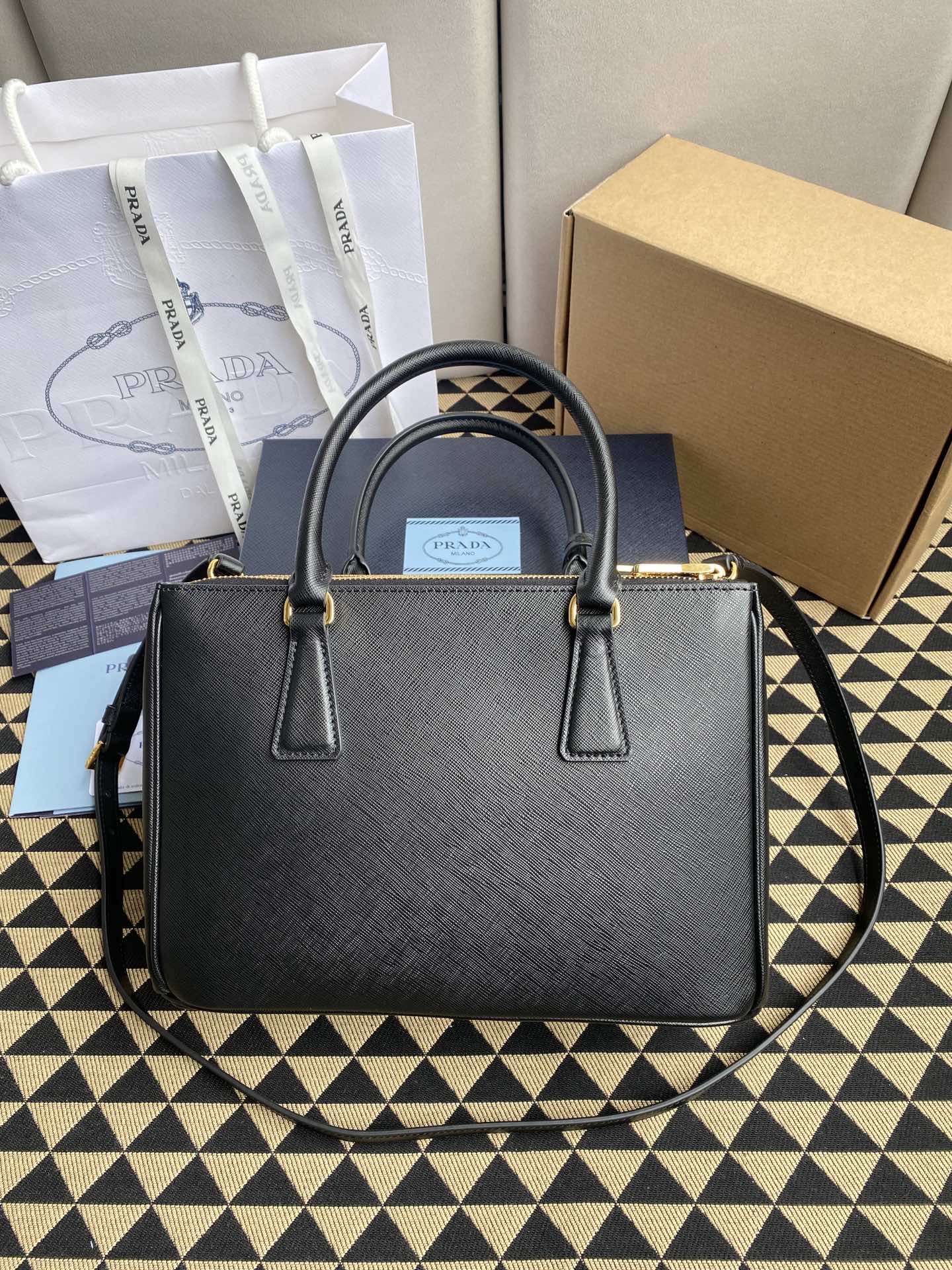 複刻普拉達包包 中號Prada Galleria Saffiano皮革手袋 殺手包 黑色