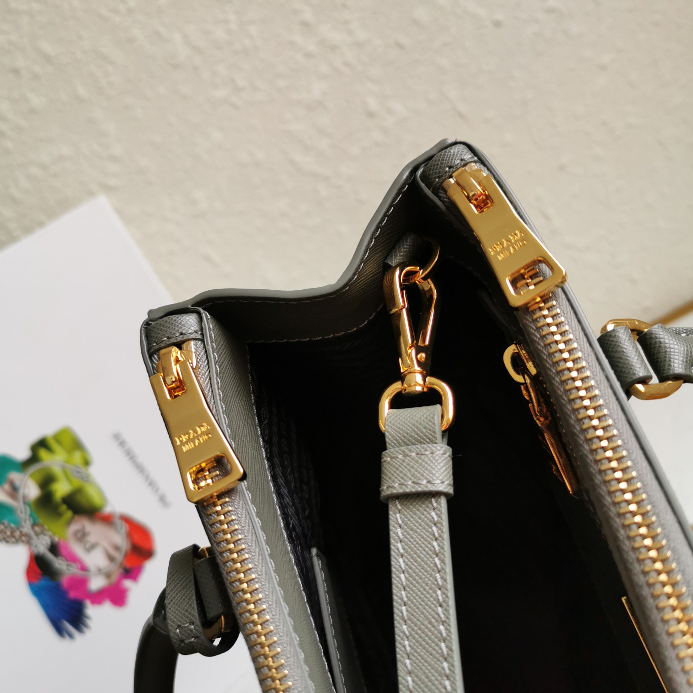 複刻普拉達包包 中號Prada Galleria Saffiano皮革手袋 殺手包 灰色