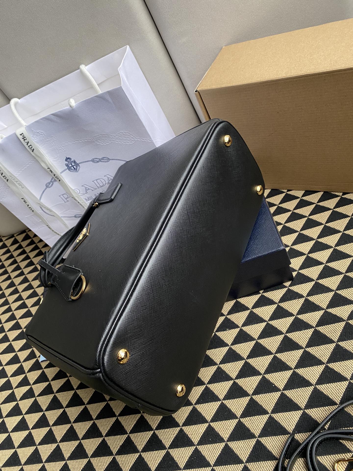 高仿普拉達包包 大號Prada Galleria Saffiano皮革手袋 殺手包 黑色
