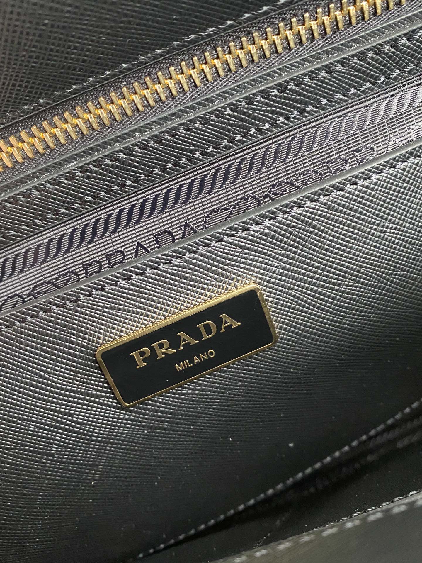 高仿普拉達包包 大號Prada Galleria Saffiano皮革手袋 殺手包 黑色