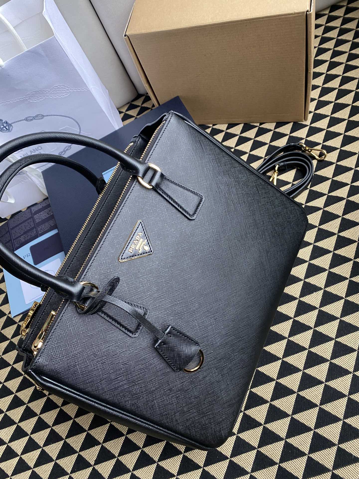 高仿普拉達包包 大號Prada Galleria Saffiano皮革手袋 殺手包 黑色