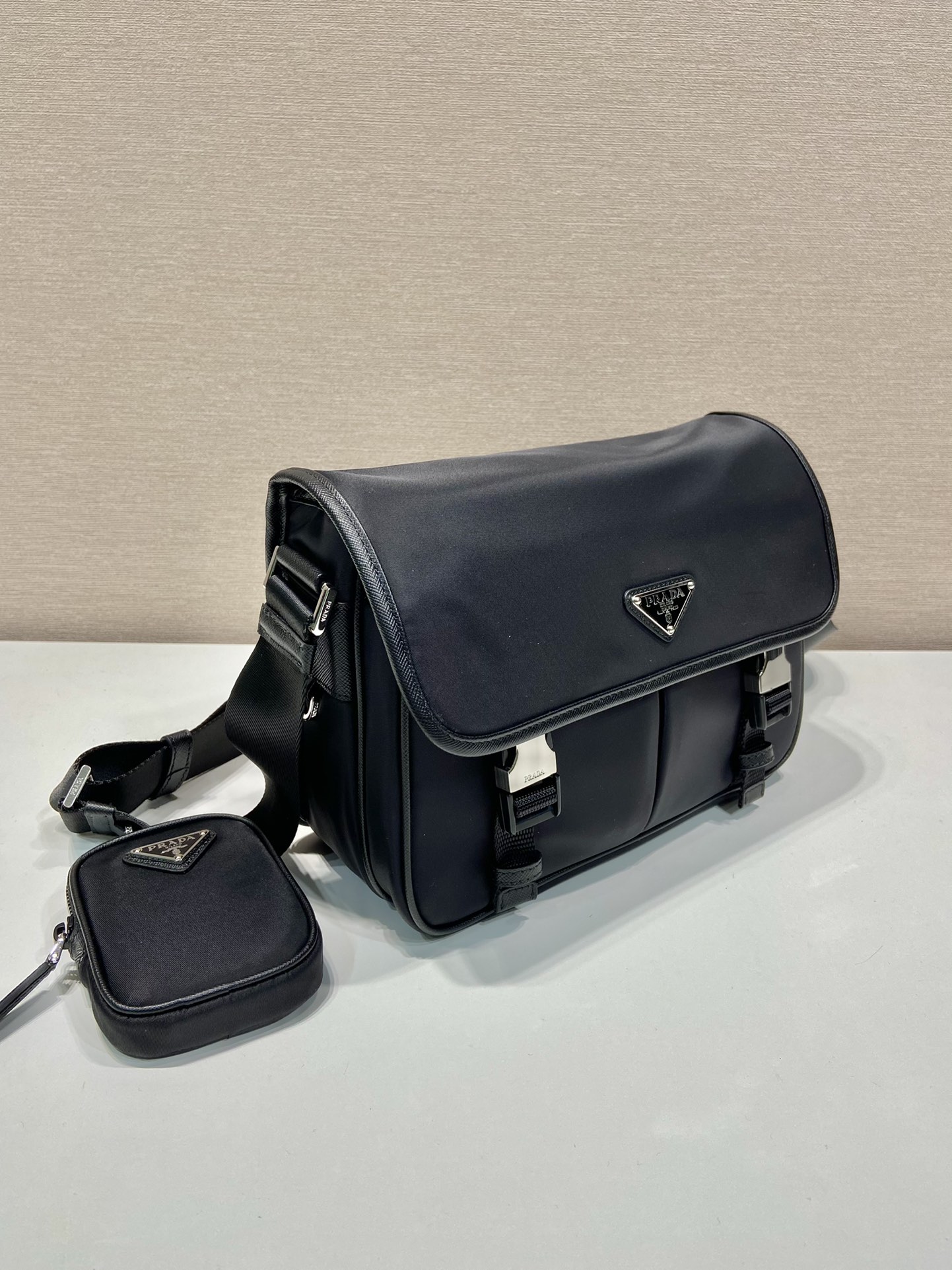 原單複刻普拉達包包 Prada Re-Nylon和Saffiano皮革單肩包 黑