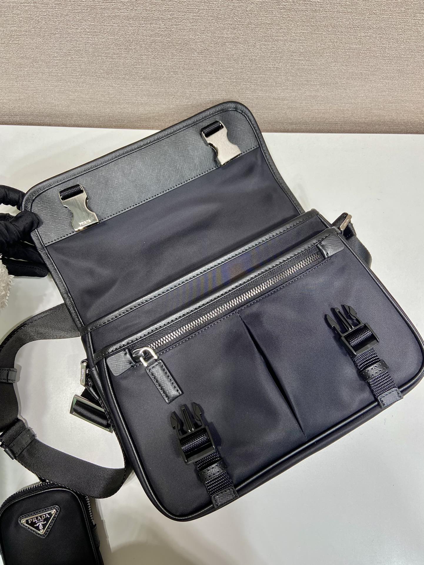 原單複刻普拉達包包 Prada Re-Nylon和Saffiano皮革單肩包 黑