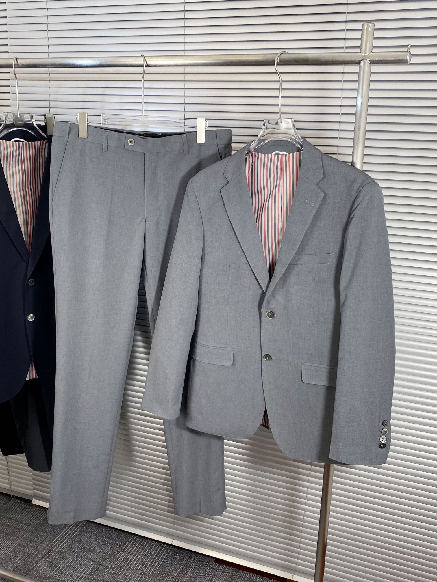 Thom Browne湯姆佈朗高仿精品衣服西服套裝褲子西褲男裝