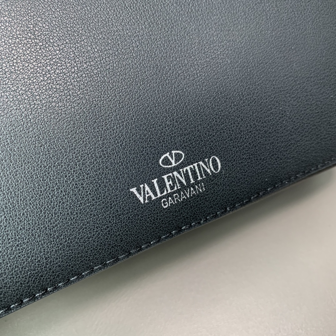 1比1原單VALENTINO華倫天奴包包 GARAVANI VLTN 小牛皮斜挎包 男士