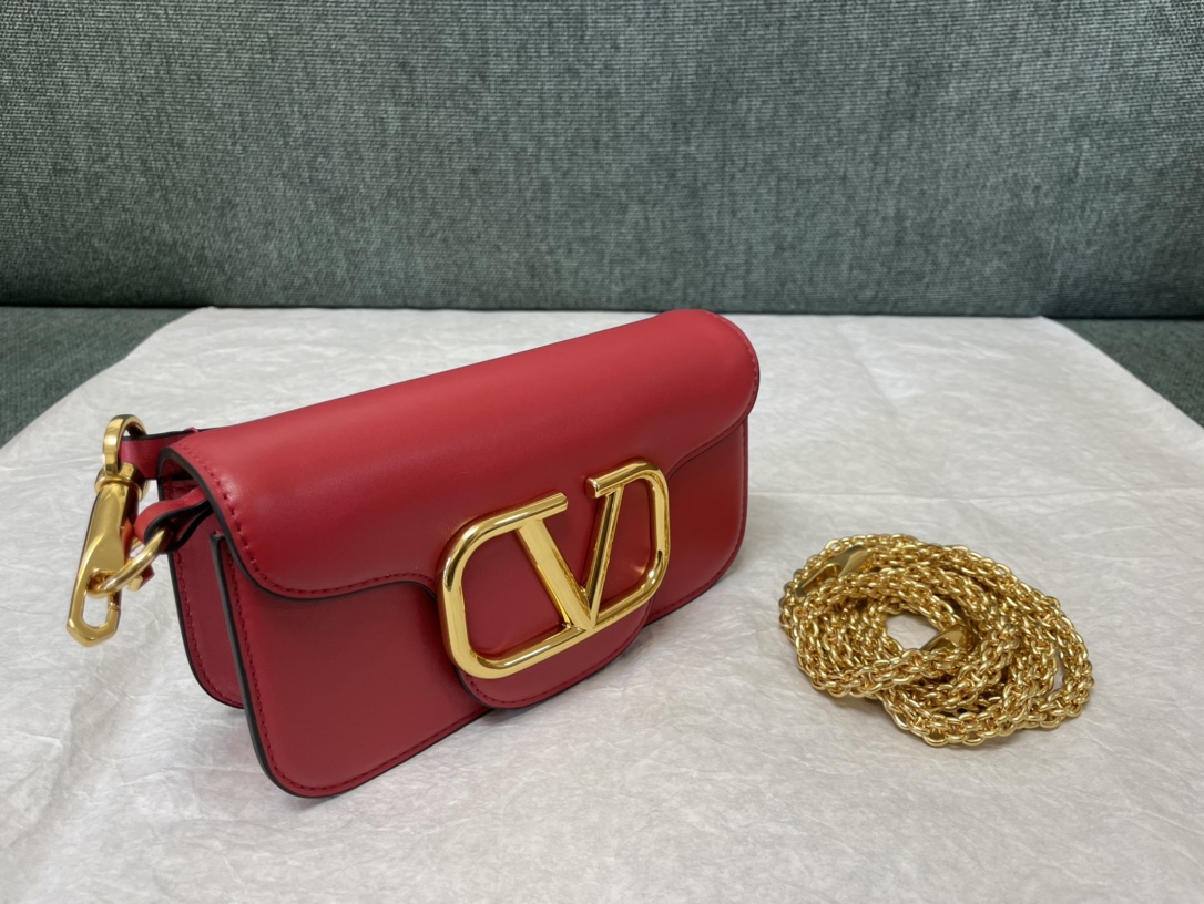 専櫃複刻VALENTINO華倫天奴包包 Garavani LOCÒ小號小牛皮手袋 紅